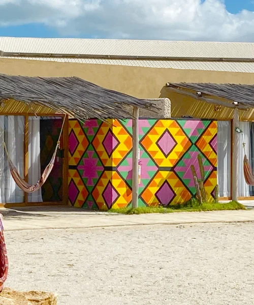 on-vacation-colombia-destino-nacional-guajira-hotel-wayira-bungalow-wayuu.webp